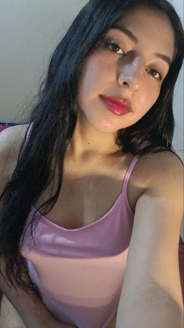 Luna on Uhmegle Live Girl Video Call